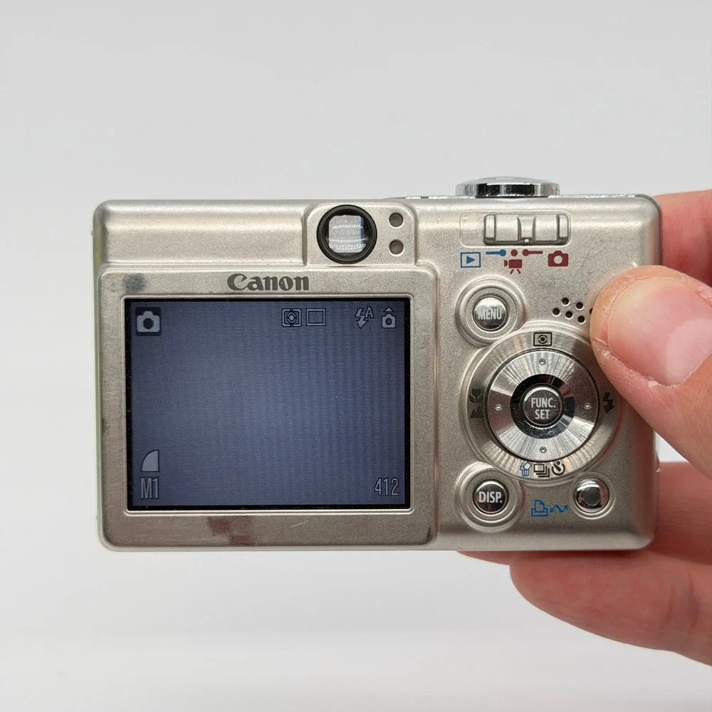 Canon PowerShot SD300 Digital ELPH 4.0MP Silver Camera Bundle SD Charger READ